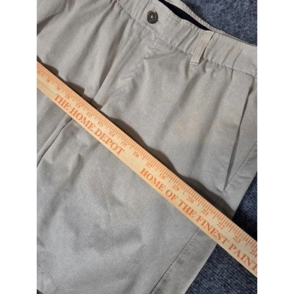 Under‎ Armour HeatGear Mens Tan Golf Shorts Size 38 Performance Khaki Athletic